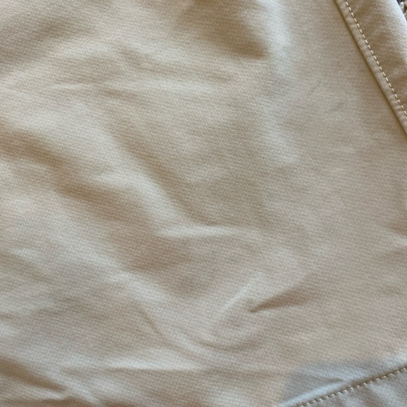 Under Armour Men’s Golf Shorts Loose Fit Size 42 Khaki - Picture 4 of 5